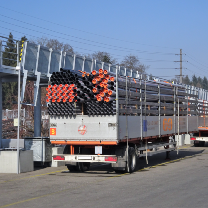 Verladestation mit LKW Verladestation mit LKW